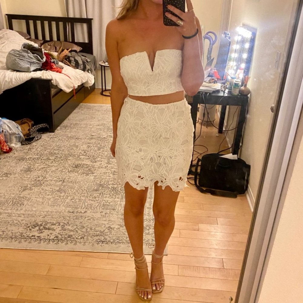 Tobi White Lace Two-Piece Skirt Set